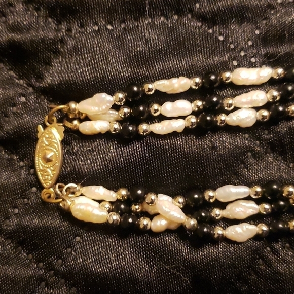 Freshwater sead pearls, black glass, and gold beads 30 inch necklace - Picture 3 of 5